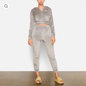SKIMS Velour Sweatsuit XS in Smoke